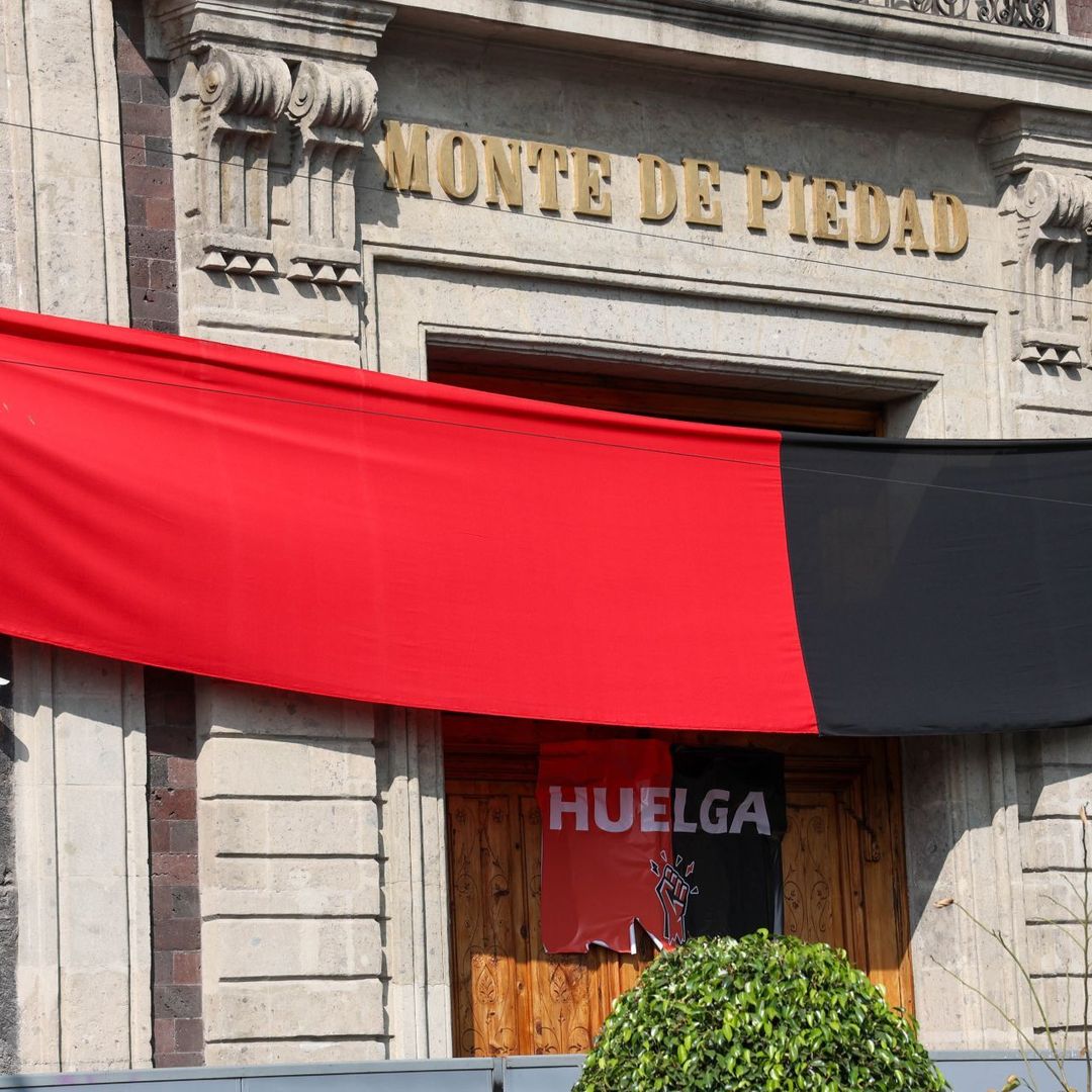 Continúa la huelga en la sede central del Monte de Piedad. Foto: Cuartoscuro